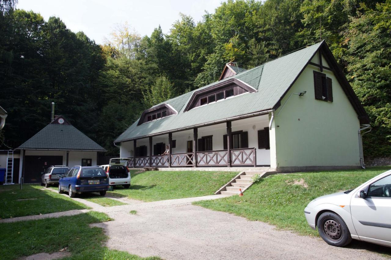 Rejteki Kutatóház Ostello Bukkszentkereszt Esterno foto
